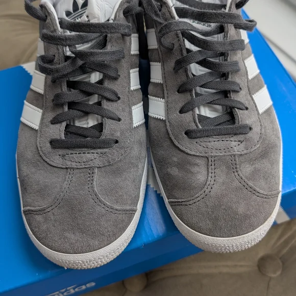 Adidas Gazelle Gray Sneakers MEN'S SIZE 7 - WOMEN'S SIZE 8 - Picture 2 of 10